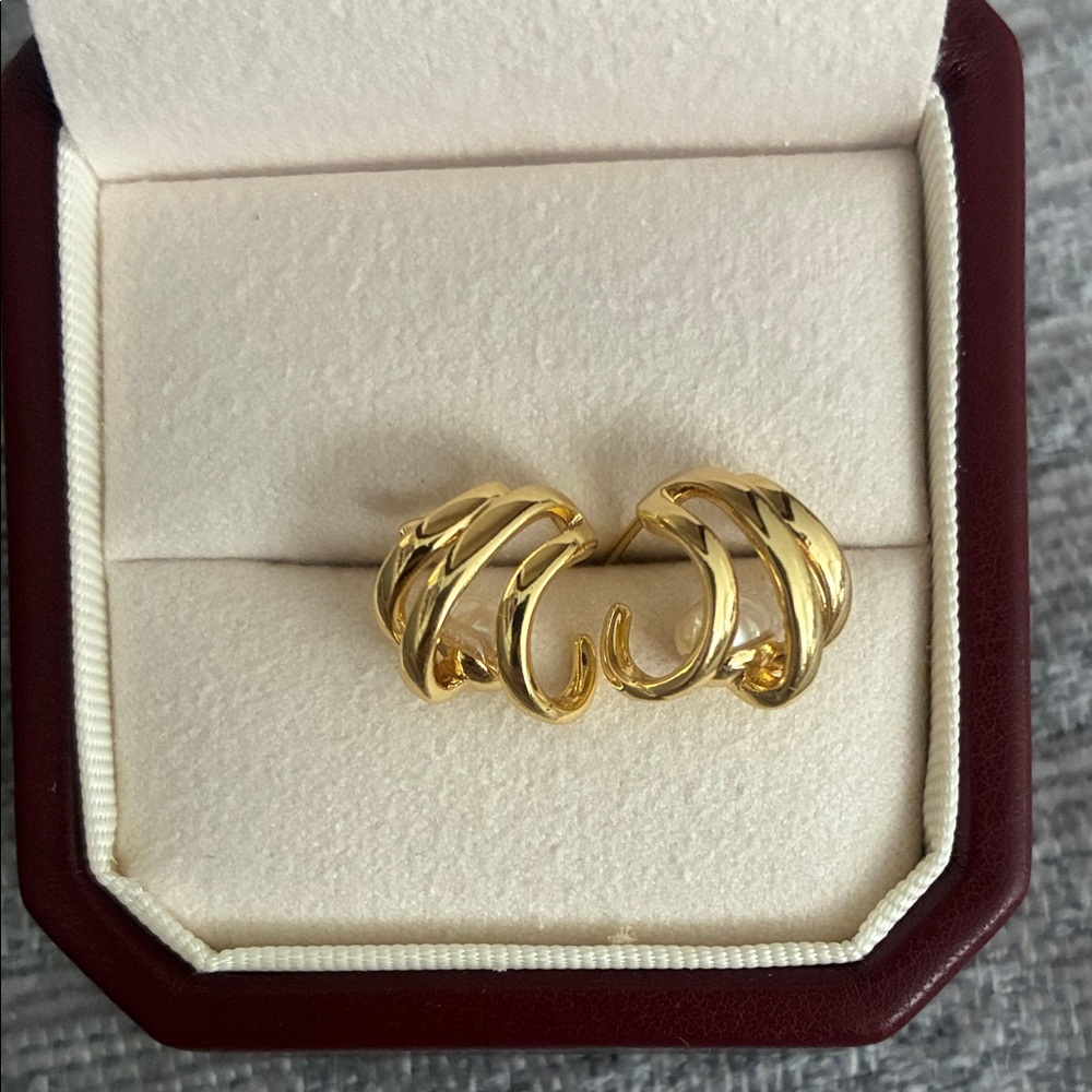 Elegant Gold-Tone Women's Earrings